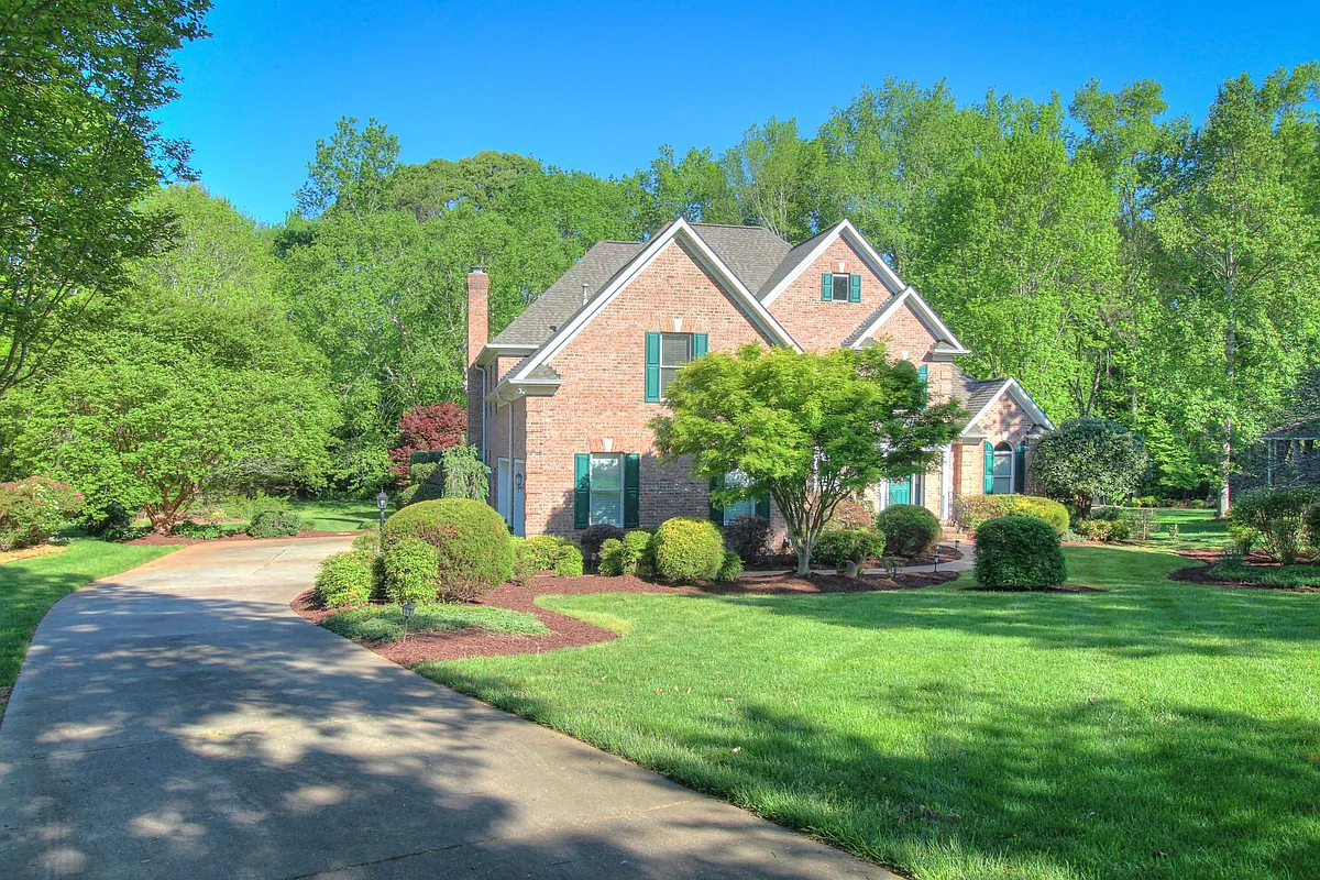 Building Photo - 1217 Weddington Hills Dr