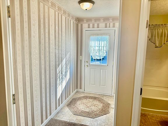 4th image of 2230 Jackson Ct #201