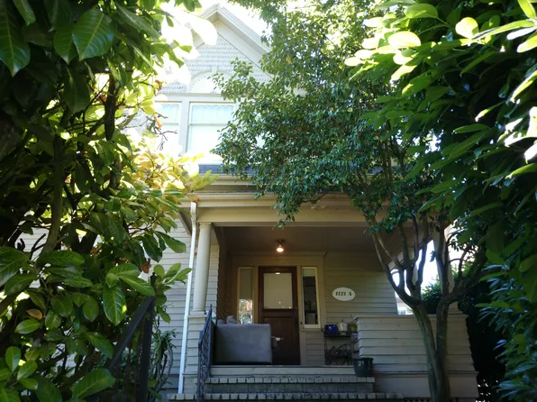 1121 10th Ave E, Seattle, WA 98102
