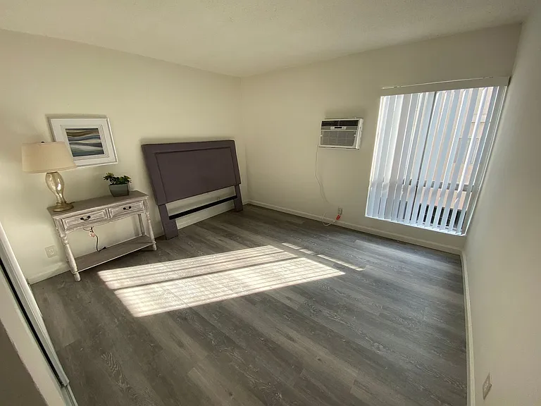 Lindley Apartments — Photo 20