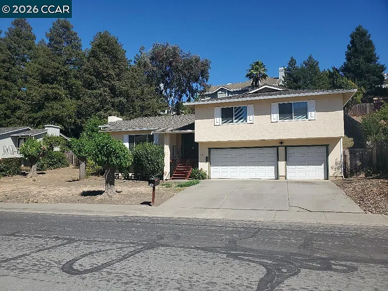708 Court Ln — Photo 2