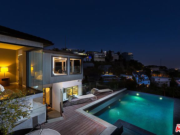 5th image of 1733 1/2 Sunset Plaza Dr