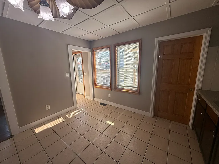 406 Court St #406 — Photo 4