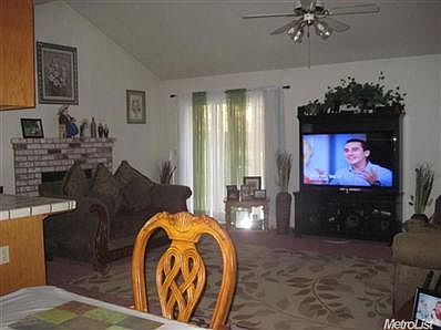 5th image of 8676 Garnet Ct
