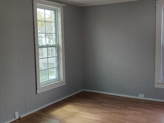3rd image of 54 Cedar St