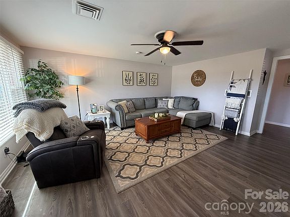 3rd image of 1435 Freeman Ave