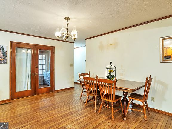 5th image of 1375 Ridge Rd