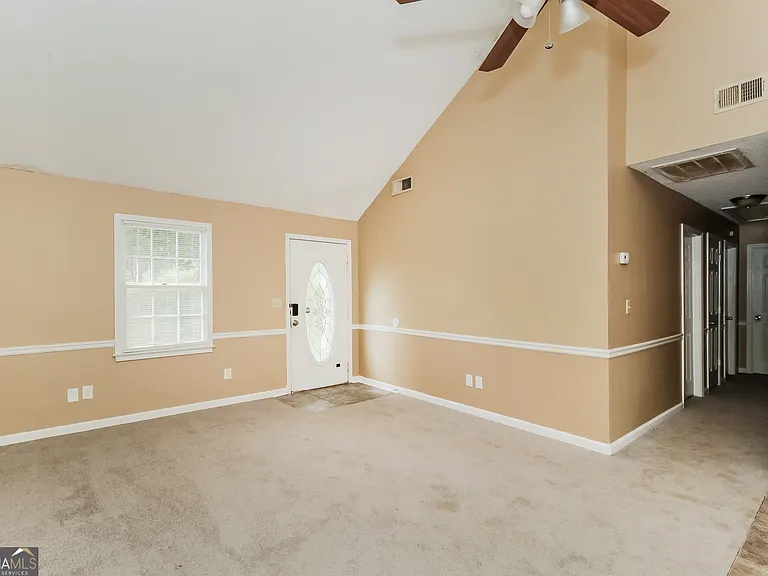 55 Jennifer Ln — Photo 3