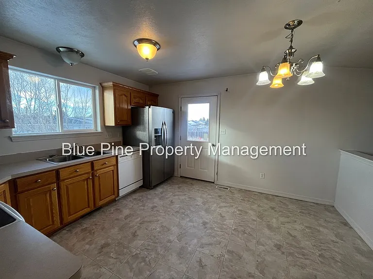283 Kimberly Dr — Photo 4