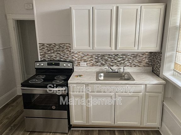 2nd image of 216 N Locust St #1