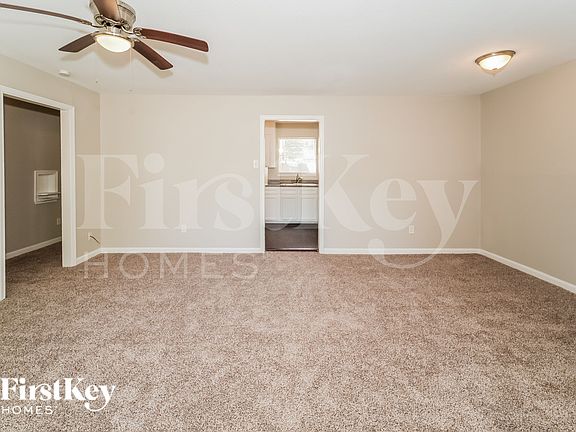3rd image of 710 Canary Cir