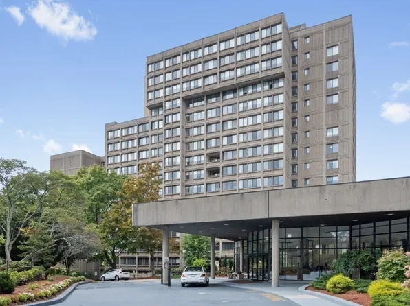 250 Hammond Pond Pkwy APT 102N, Newton, MA 02467