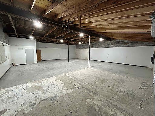 2nd image of 2270 Harper Rd