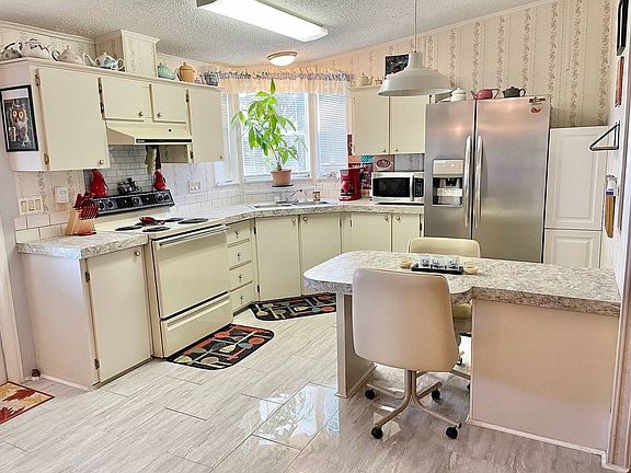3rd image of 1726 Conifer Ave #21
