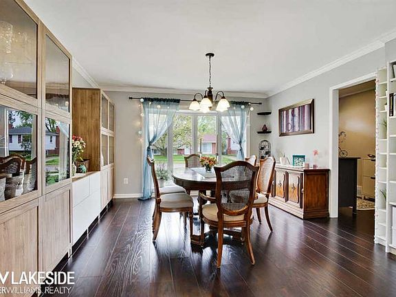 3rd image of 5025 Elmhurst Ave