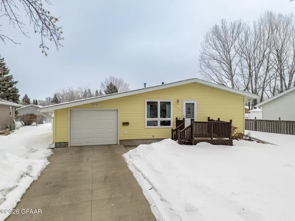 1818 7th Ave NW, East Grand Forks, MN 56721