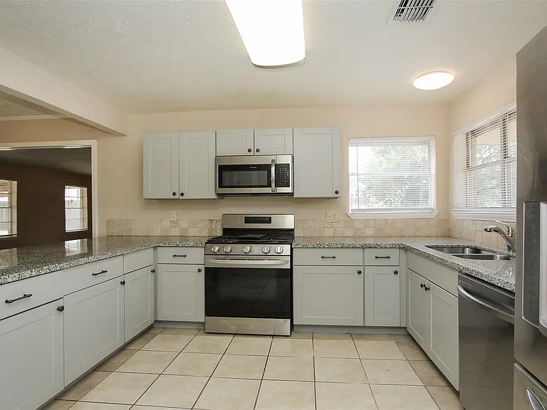 6406 Ashton St — Photo 15