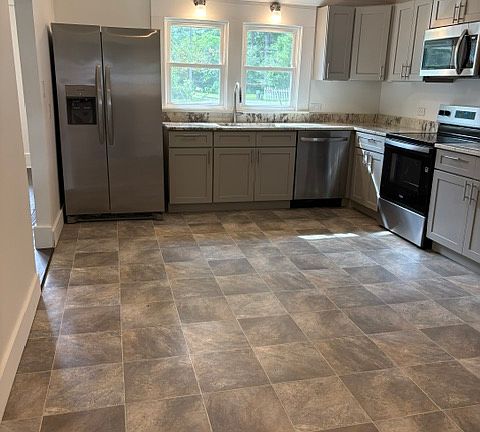 3rd image of 929 41st St