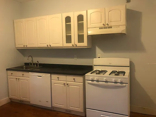 Rented by Signature Spaces NYC Corp | media 8