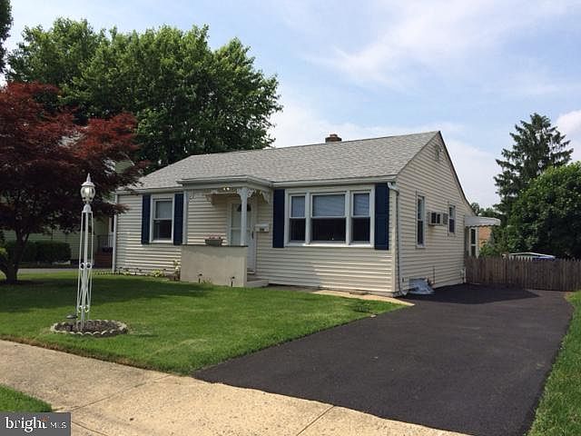 1st image of 128 Carmen Ave