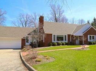 800 Grandview Dr, Elm Grove, WI 53122