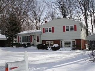 2712 Burlingham Dr, Ashtabula, OH 44004