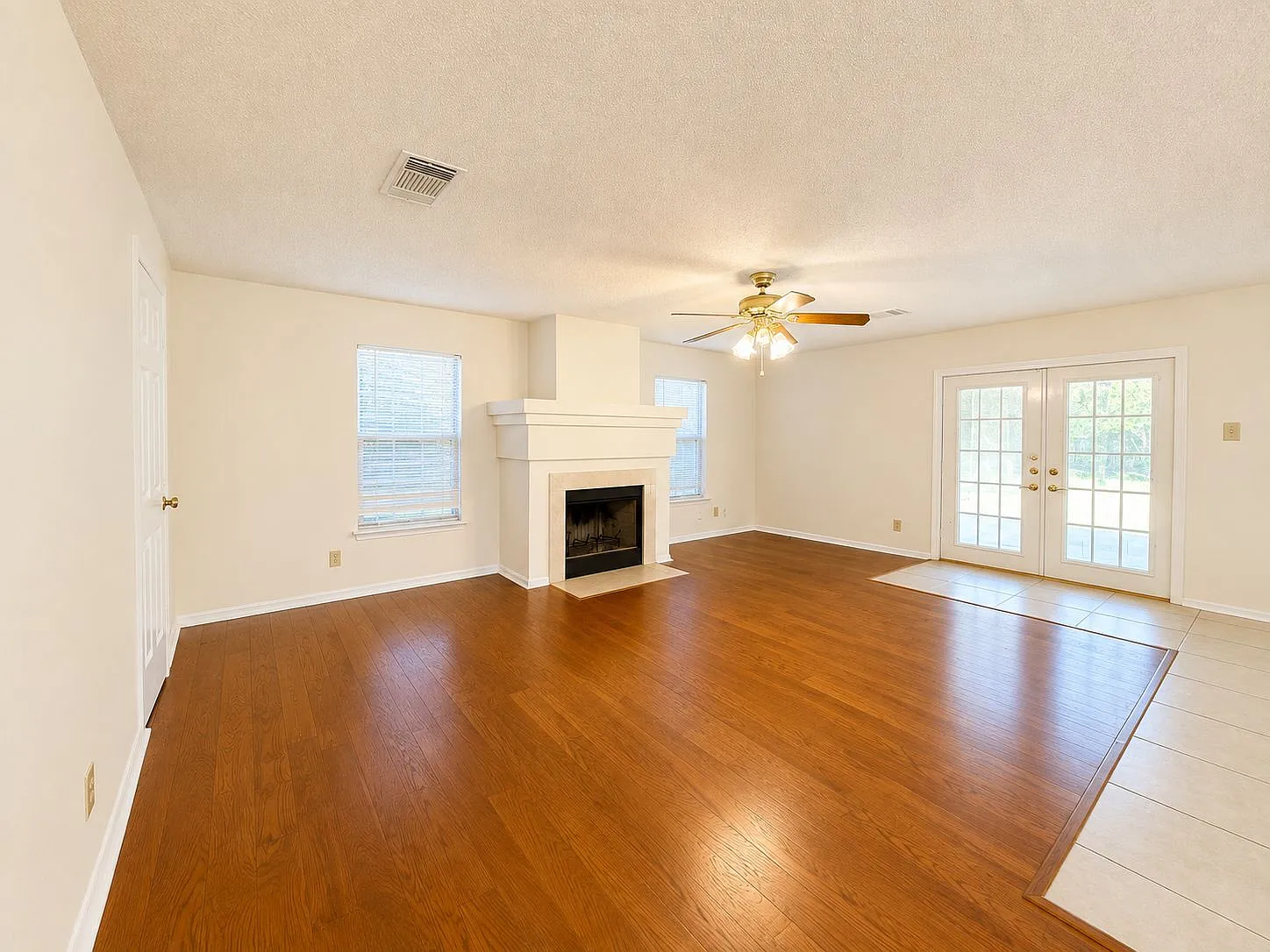 4 bed, 2.5 bath, 3288 sqft, $1,850 — Photo 3