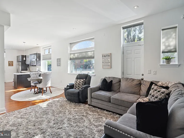 501 Vine St #2 — Photo 15