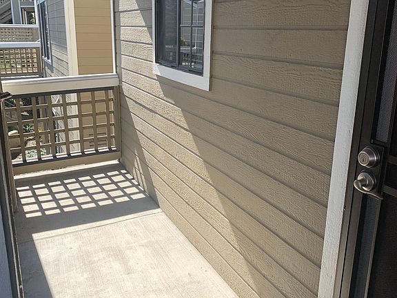 Small Patio in Entry