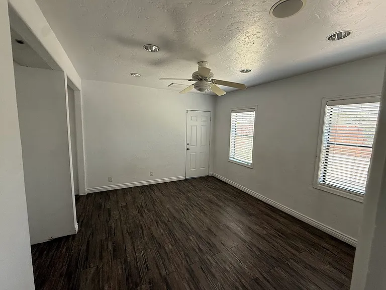 531 E Osborn Rd — Photo 27