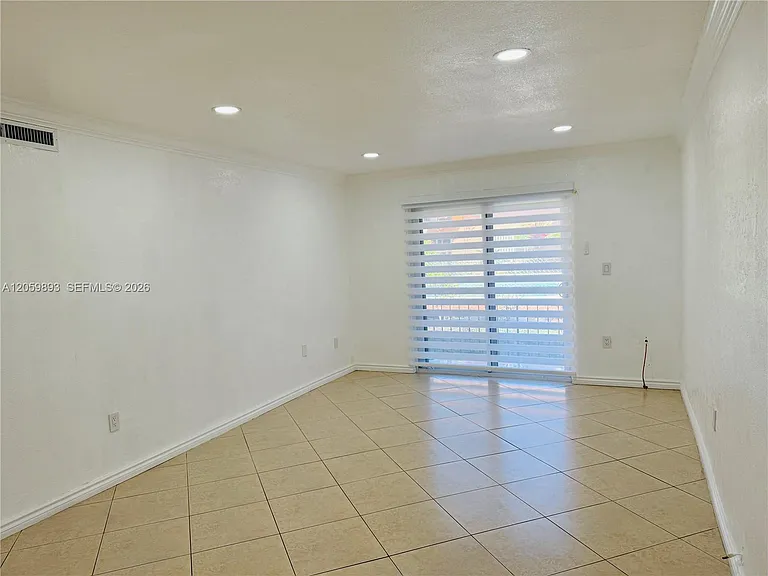 1100 W 35th St #8 — Photo 6