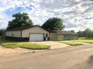 120 W Oak St, Little River, KS 67457