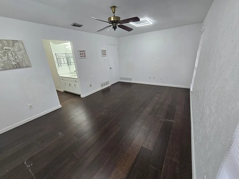 2105 E Collins Blvd — Photo 8
