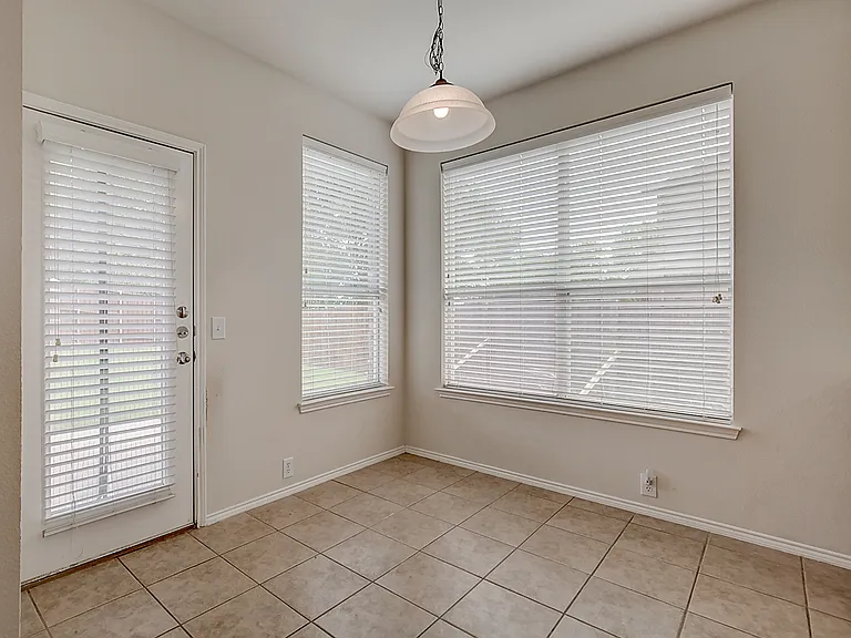 2609 Monroe Dr — Photo 10
