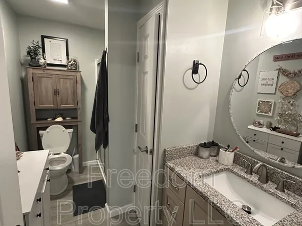 12 Liberty St APT F, Southington, CT 06489