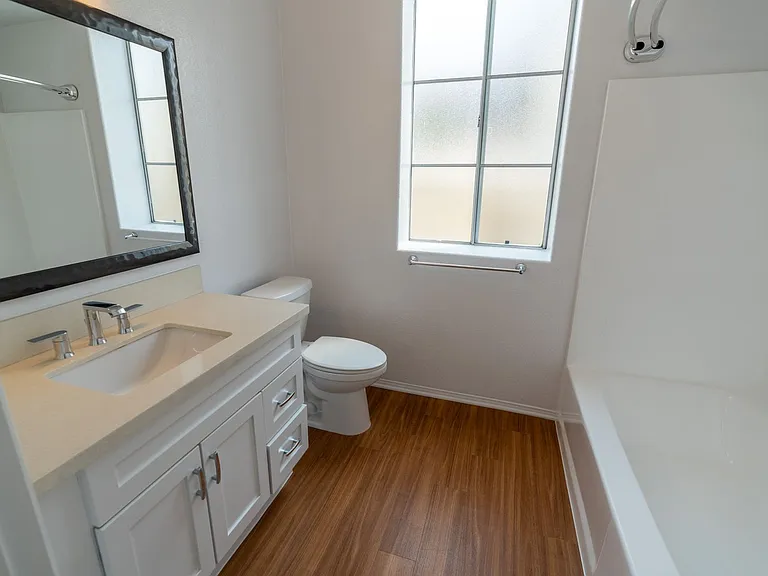 114 North Doheny Drive — Photo 25