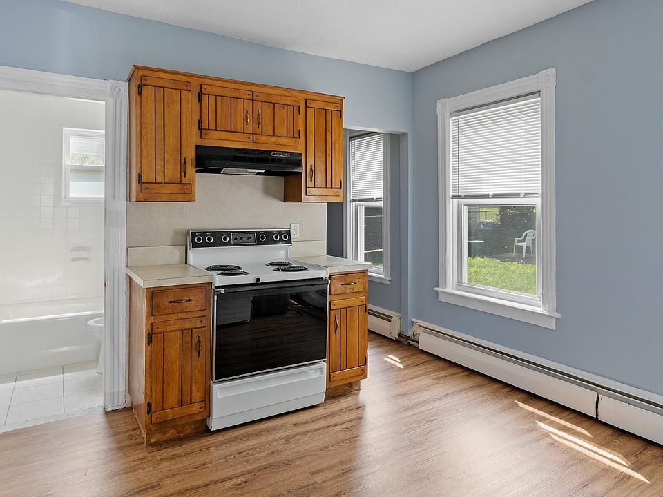 1st image of 22 Forest Ave Floor 1