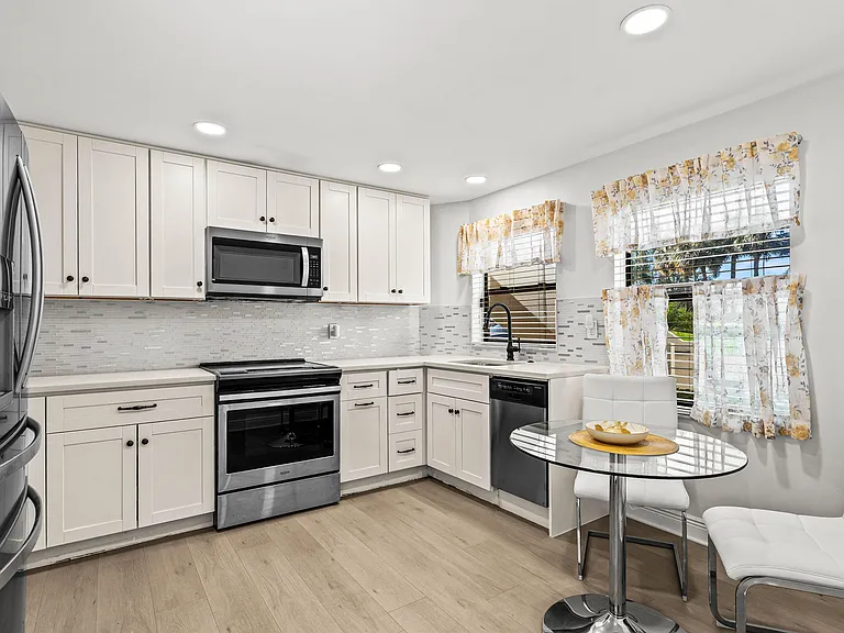 5945 Parkwalk Dr — Photo 4