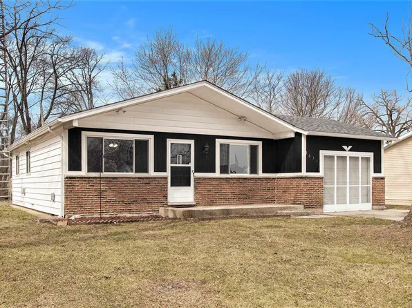 2631 Schumacher Dr, Mishawaka, IN 46545