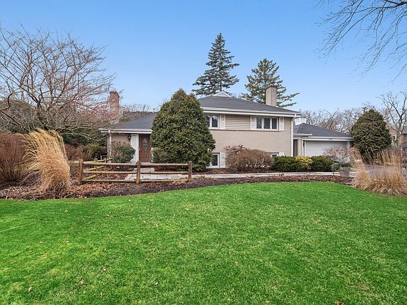 2nd image of 1031 Huckleberry Ln