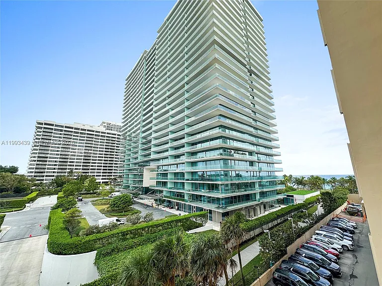 10185 Collins Ave #502 — Photo 9
