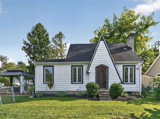 230 River Meadow Dr, Rochester, NY 14623