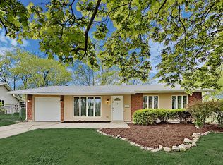 1460 Elizabeth Ct, Hoffman Estates, IL 60169