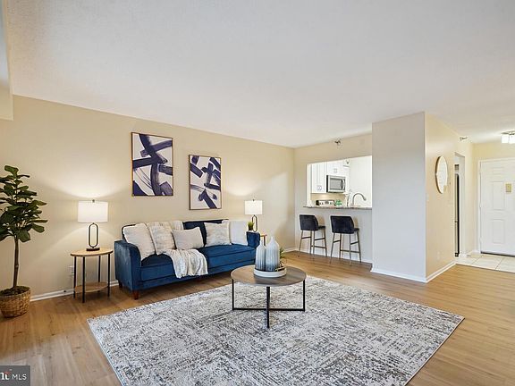 2nd image of 900 N Stafford St APT 1111