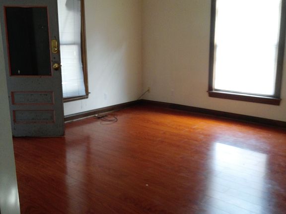 4th image of 219 Morton Ave