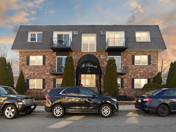 31 Symonds St APT 14, Salem, MA 01970