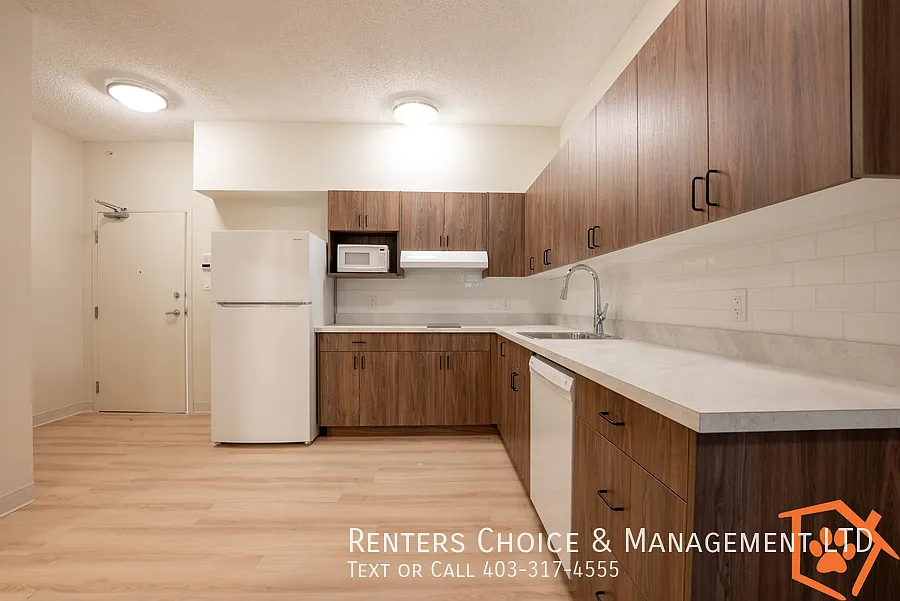 Senior Living In The Edwards, 2 Bedroom Pet Friendly — Photo 2
