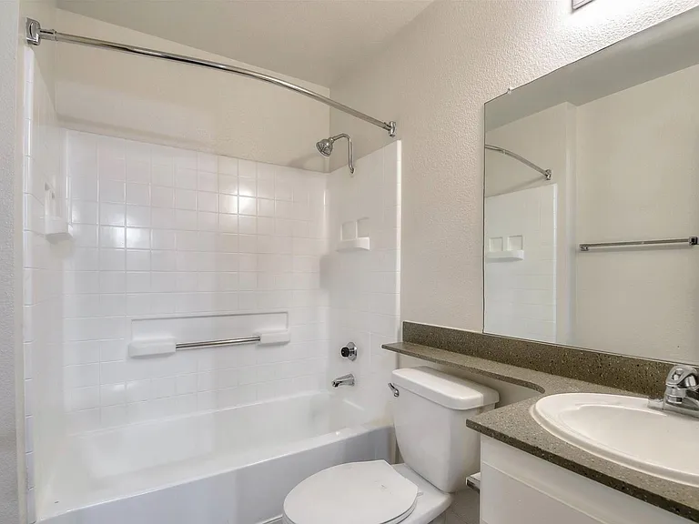 Summit Apartments — Photo 16