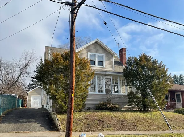 11 Nebraska Ave, Endicott, NY 13760