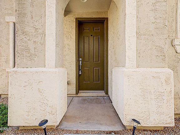 4th image of 889 E STOTTLER Drive